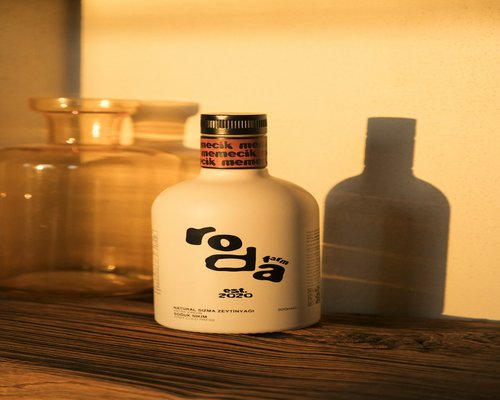 extra virgin olive oil bottle